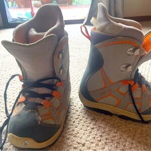 Very small snowboarding boots. For 2-3 year old.